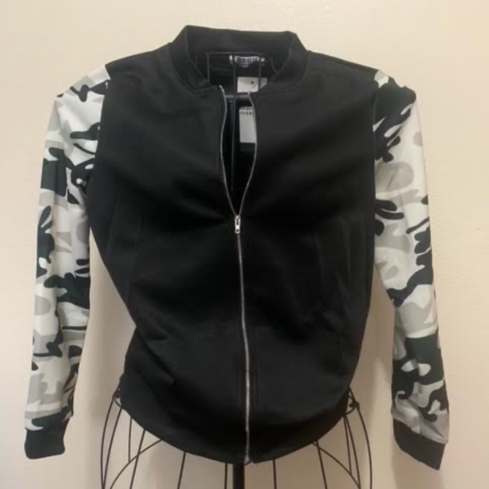 OVERMAL Black and Camo Zippered Jacket - Large